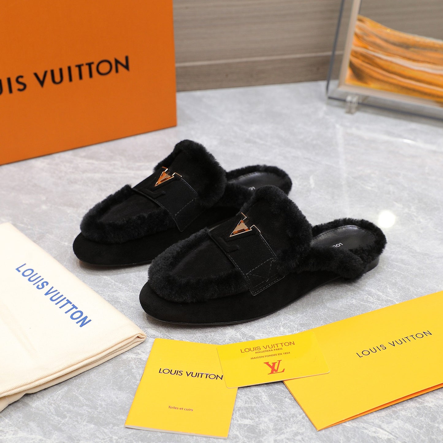 LOUIS VUITTON