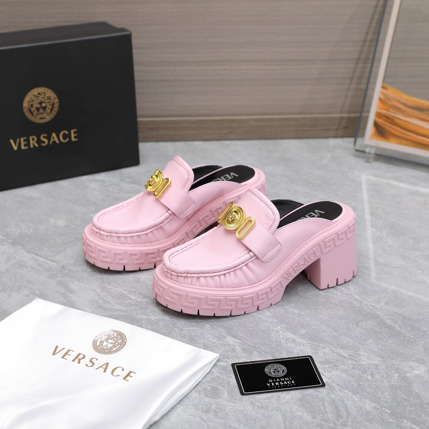 VERSACE