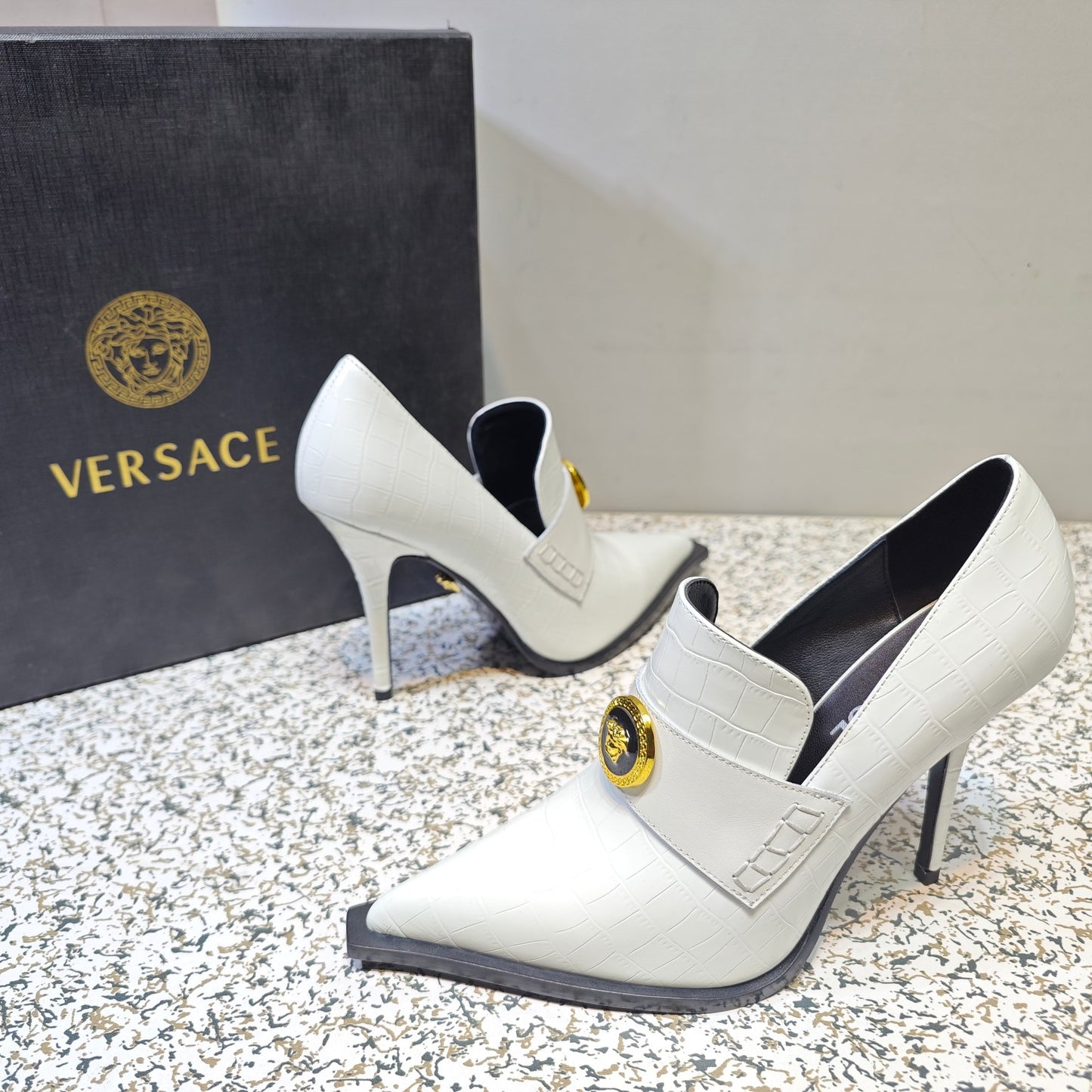 VERSACE