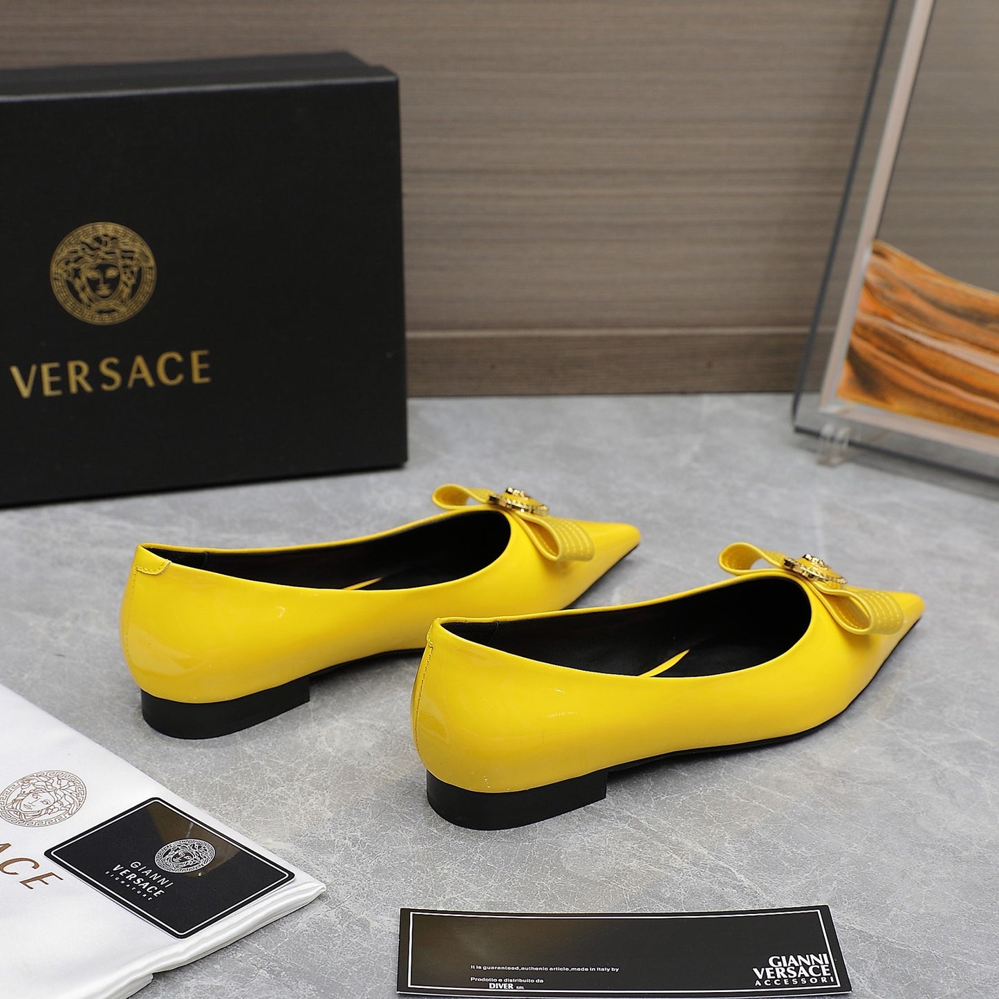 VERSACE