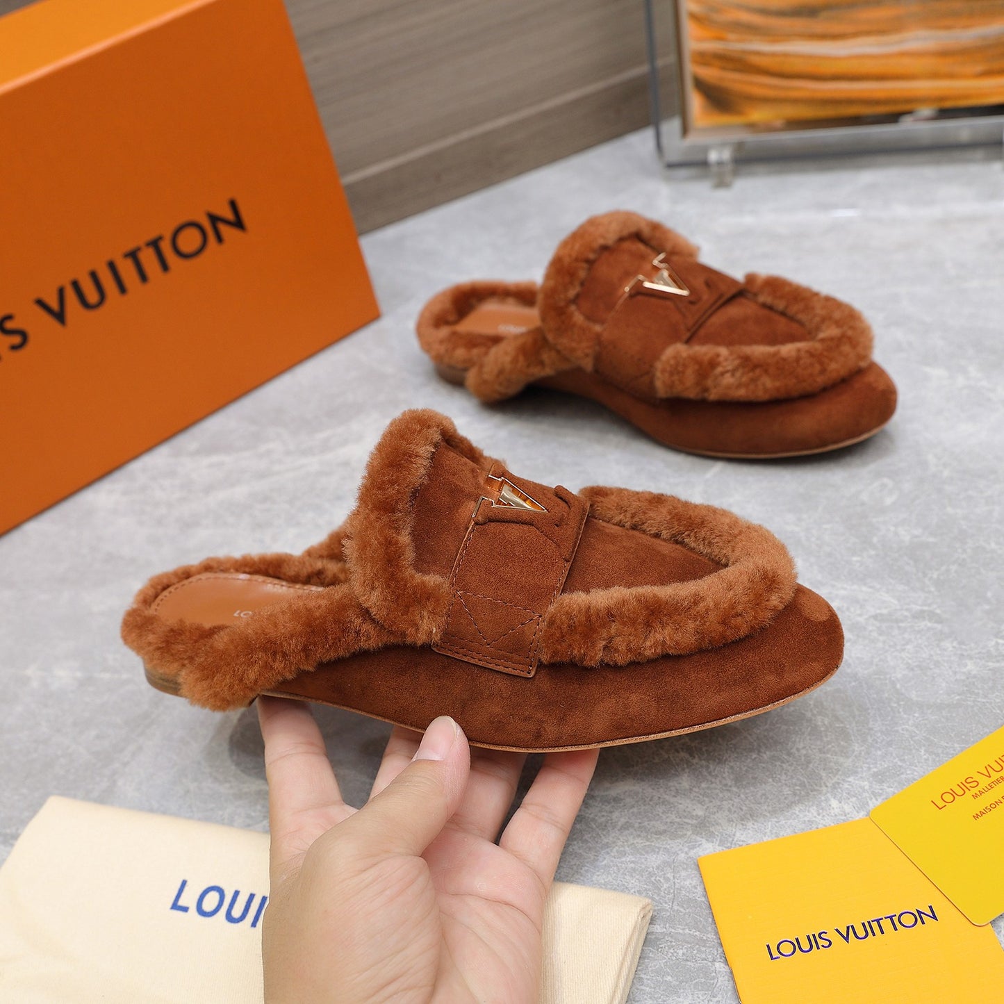 LOUIS VUITTON