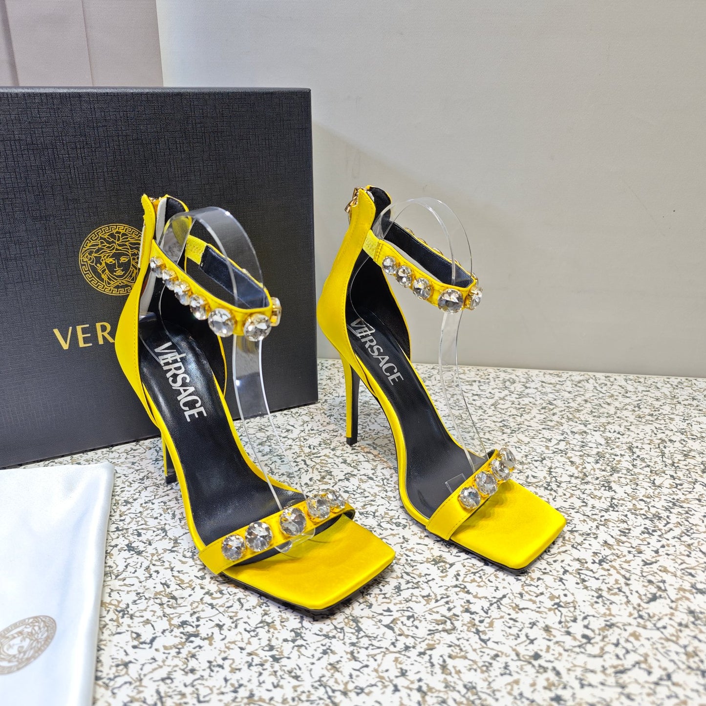 VERSACE