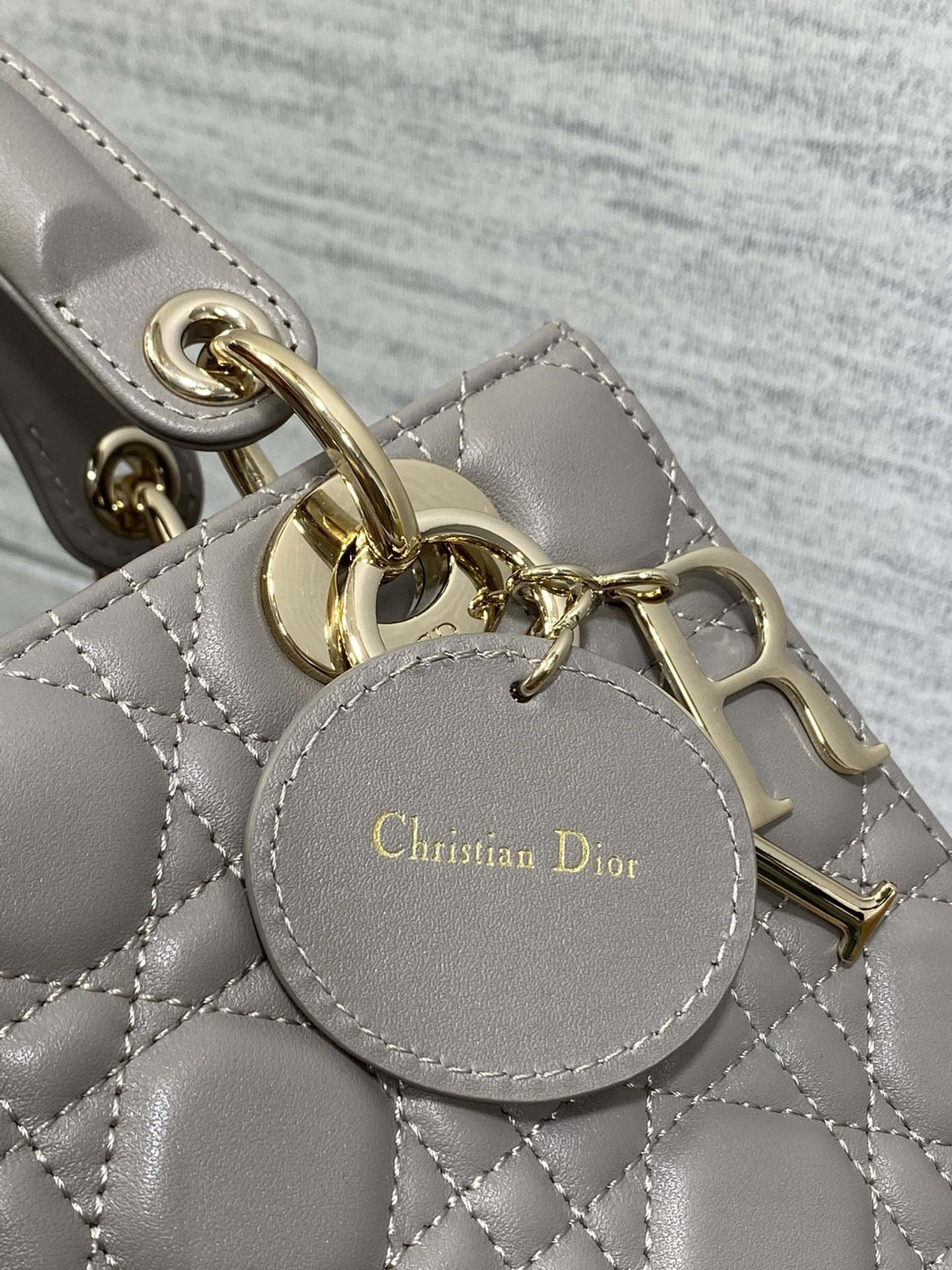 DIOR