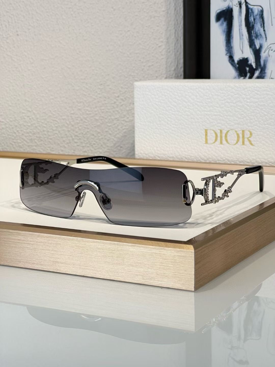 DIOR