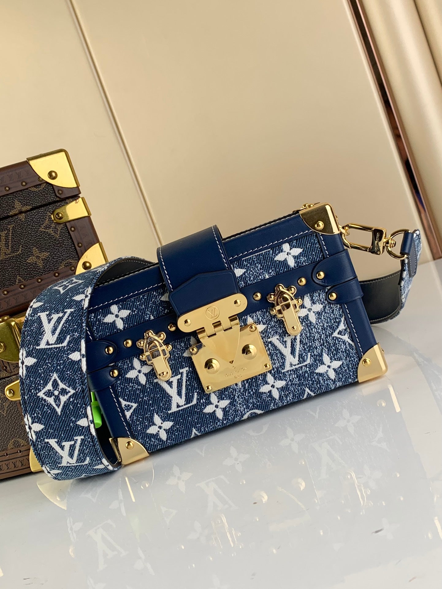 LOUIS VUITTON