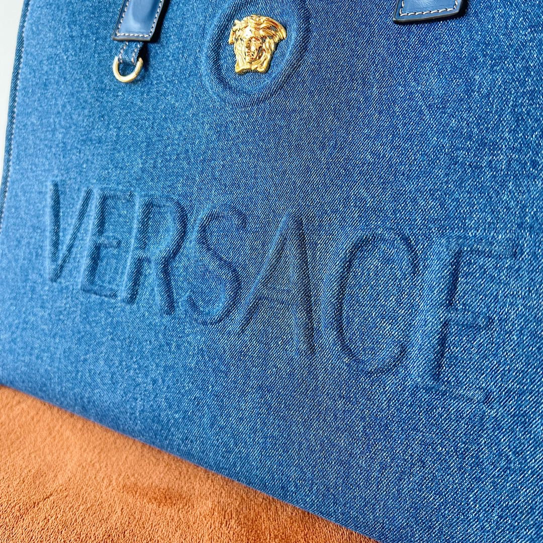 VERSACE