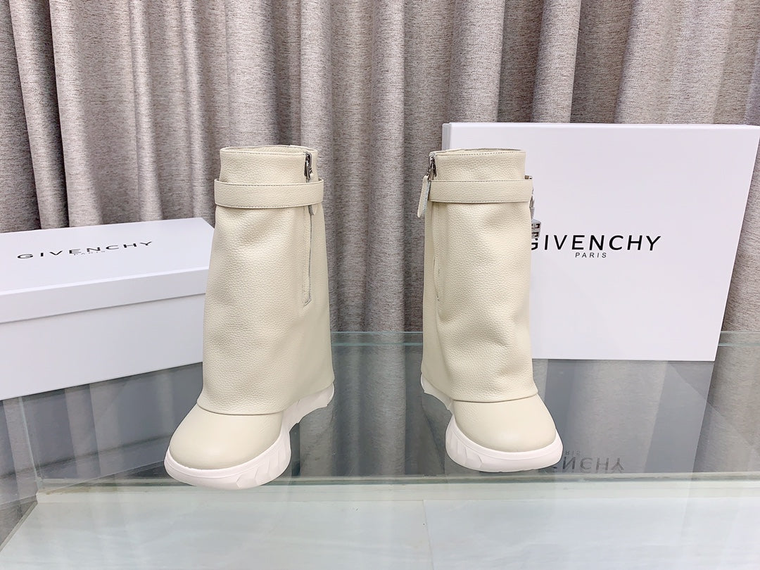 GIVENCHY