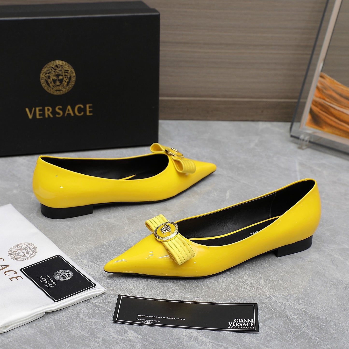 VERSACE