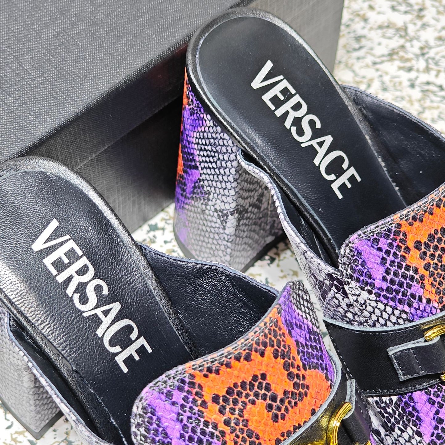 VERSACE