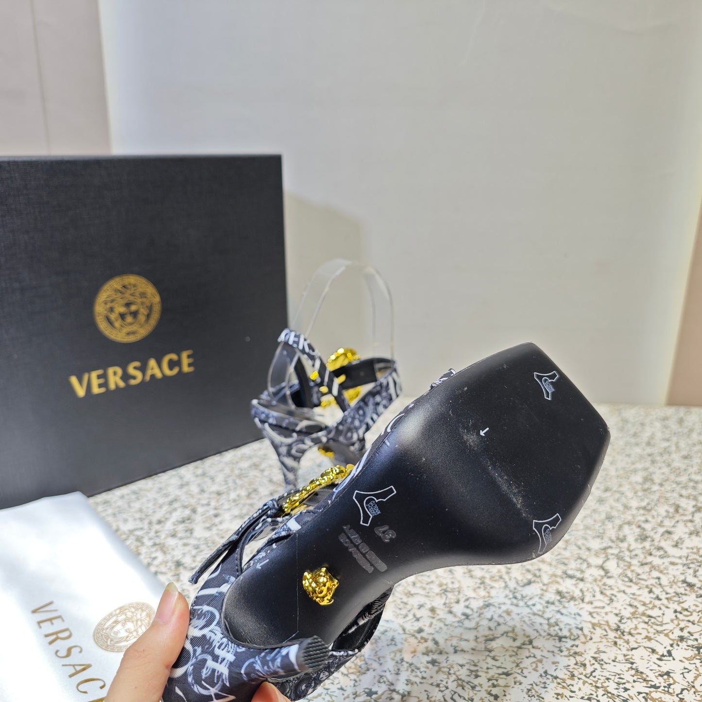 VERSACE