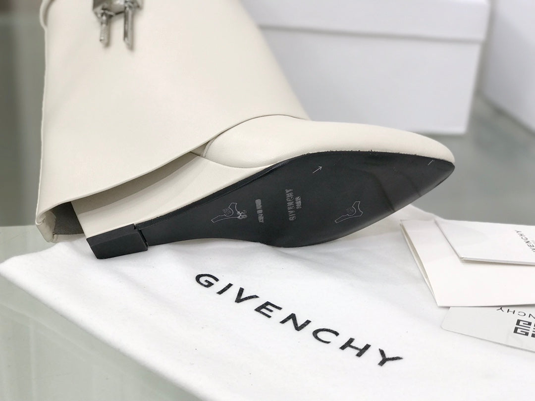 GIVENCHY