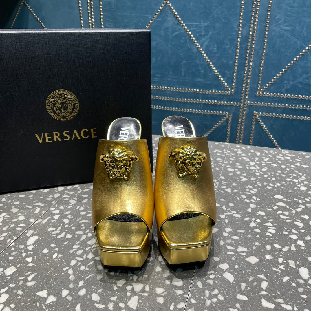 VERSACE