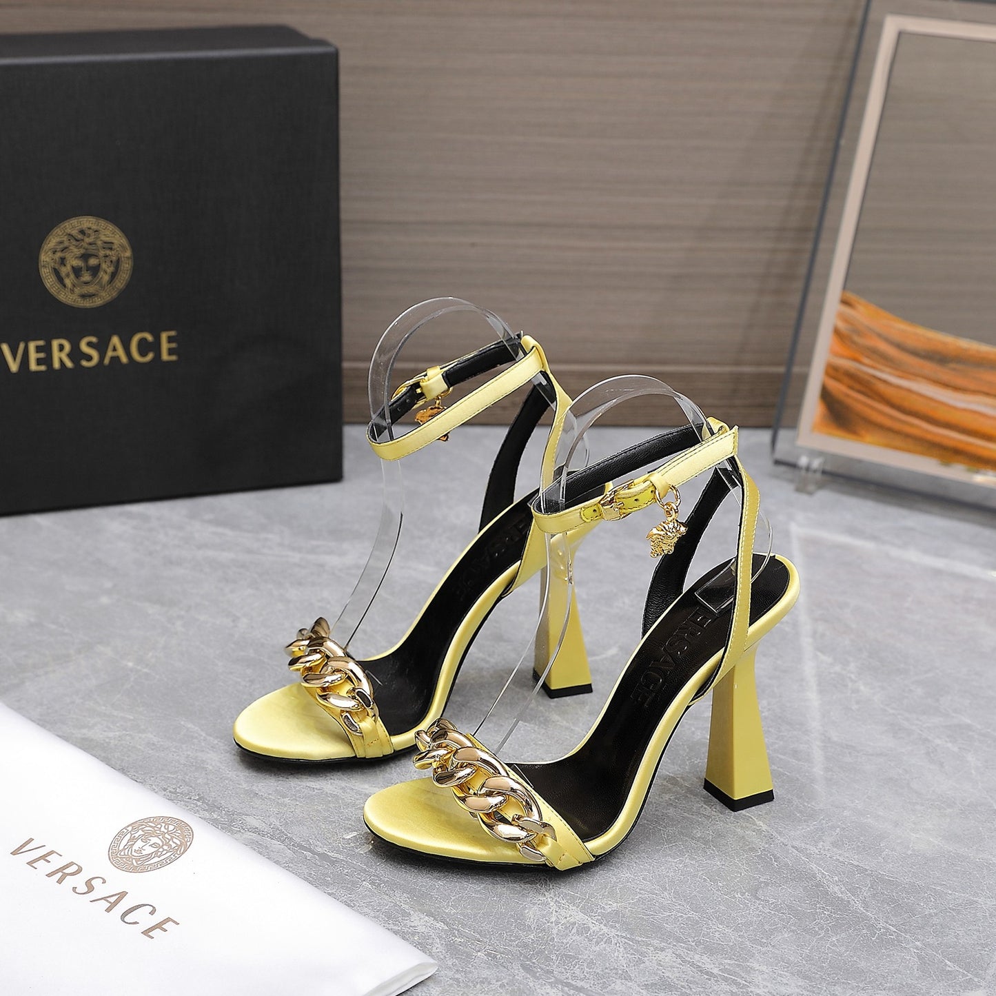 VERSACE