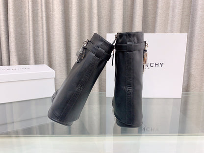 GIVENCHY