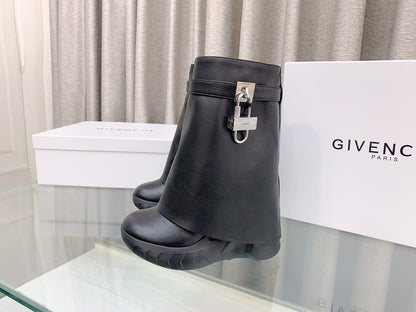 GIVENCHY