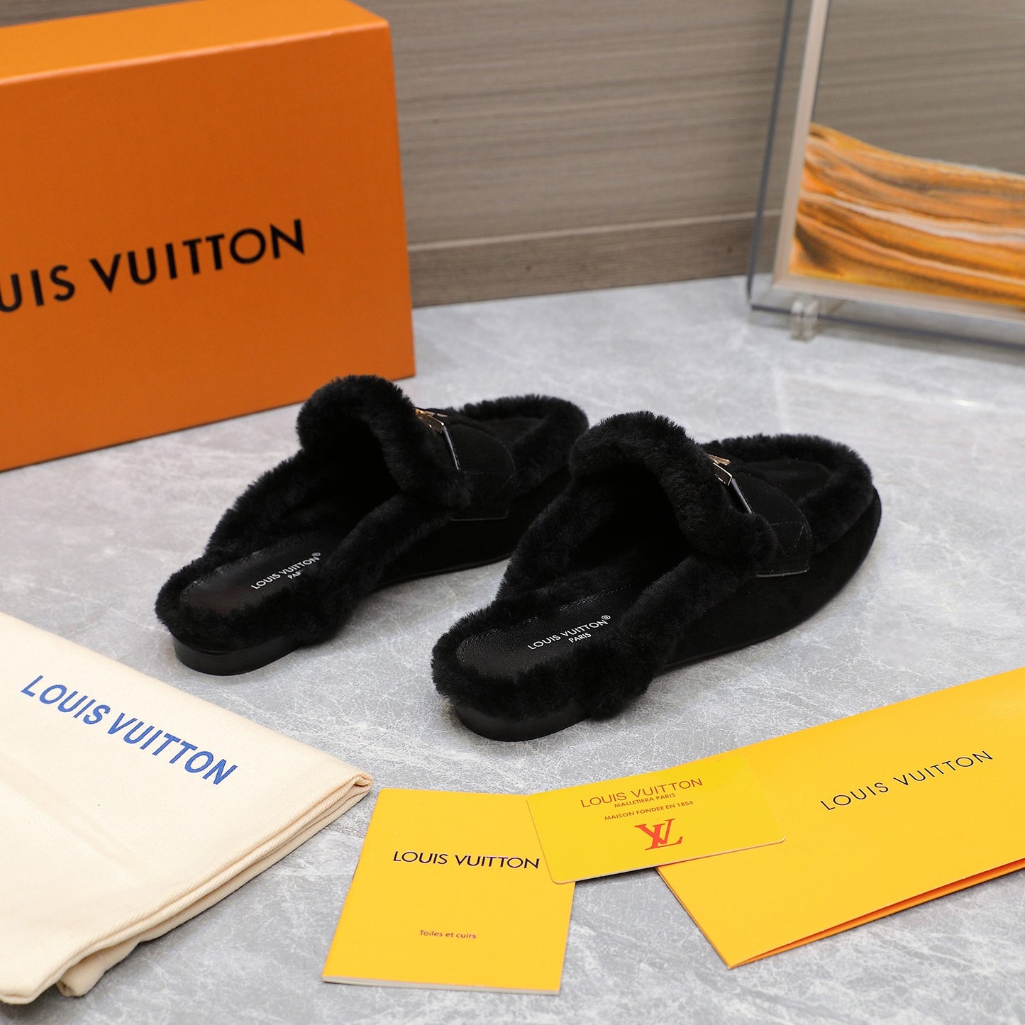 LOUIS VUITTON