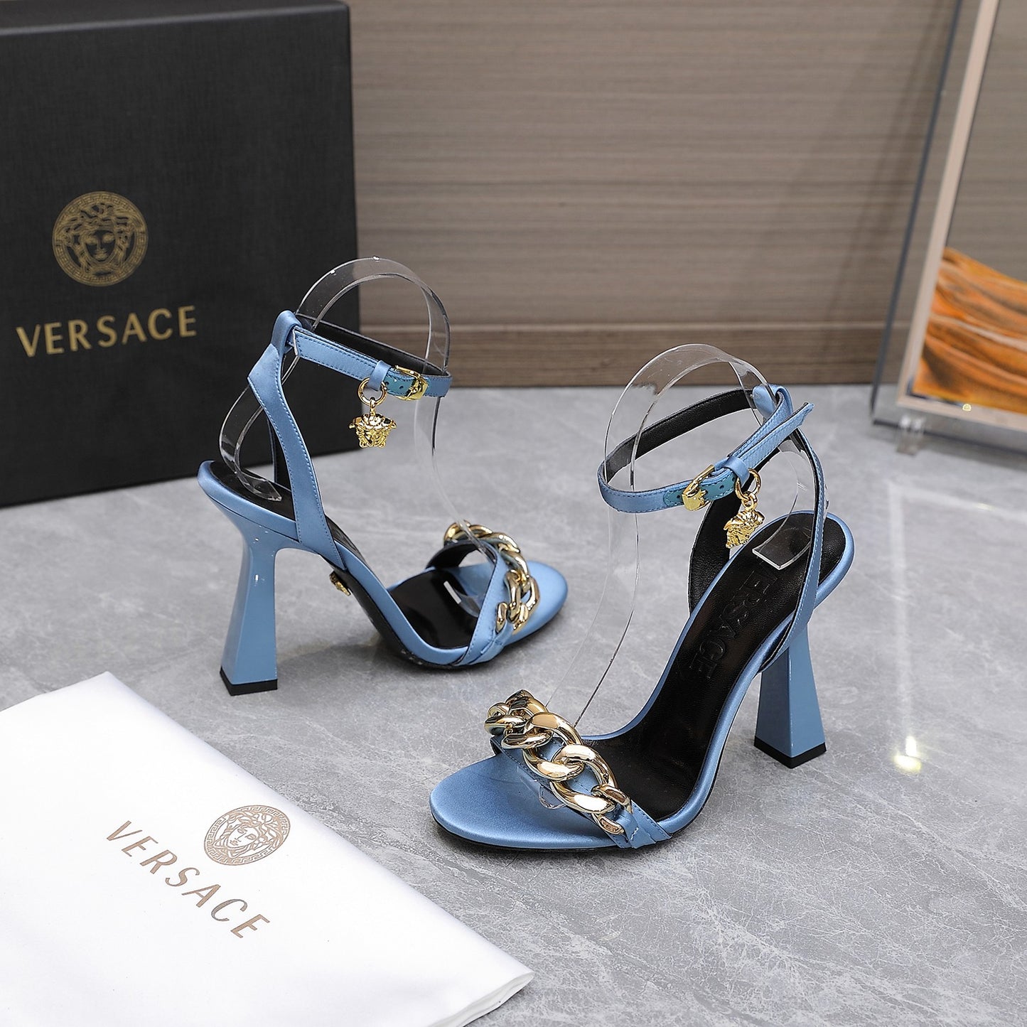 VERSACE