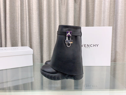 GIVENCHY