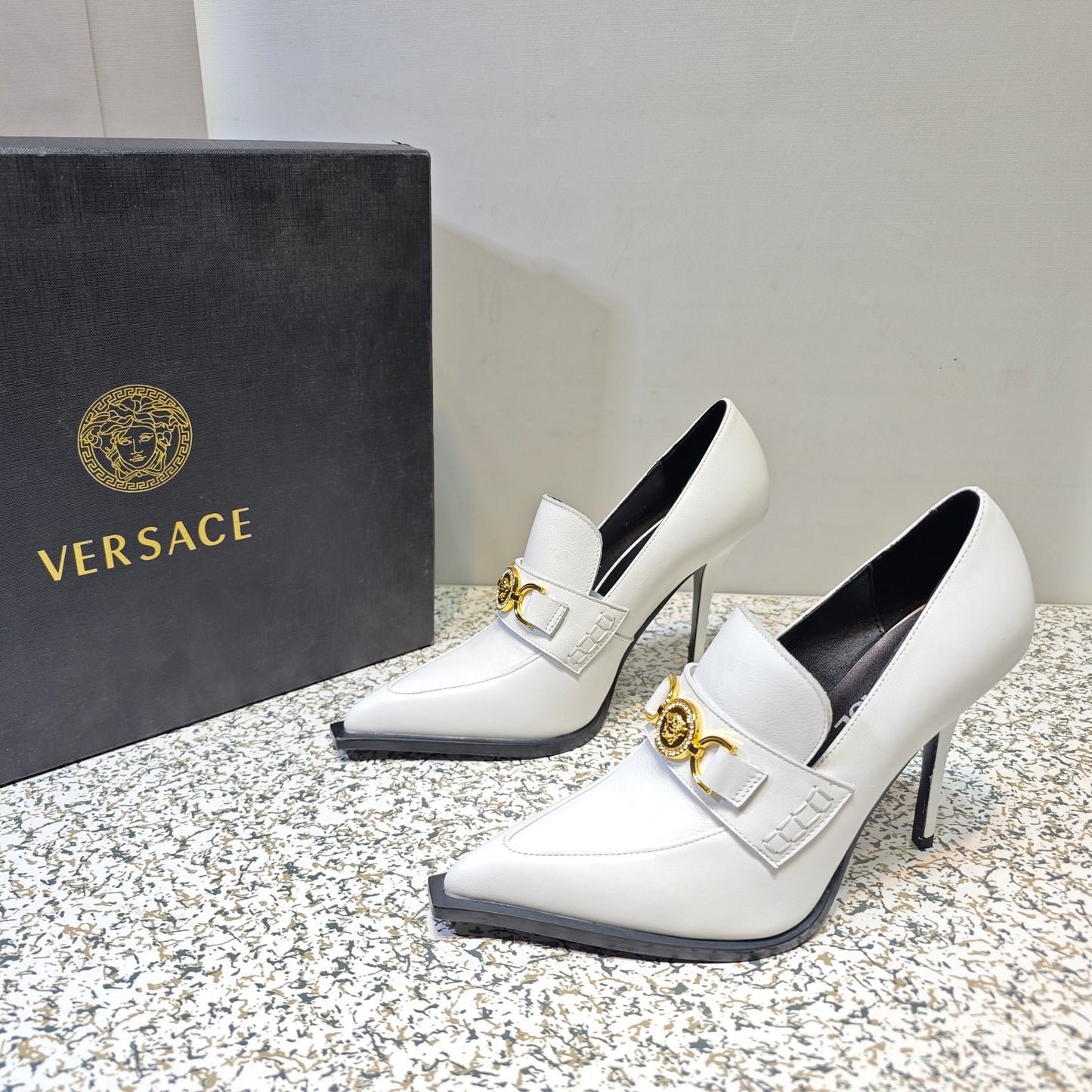 VERSACE