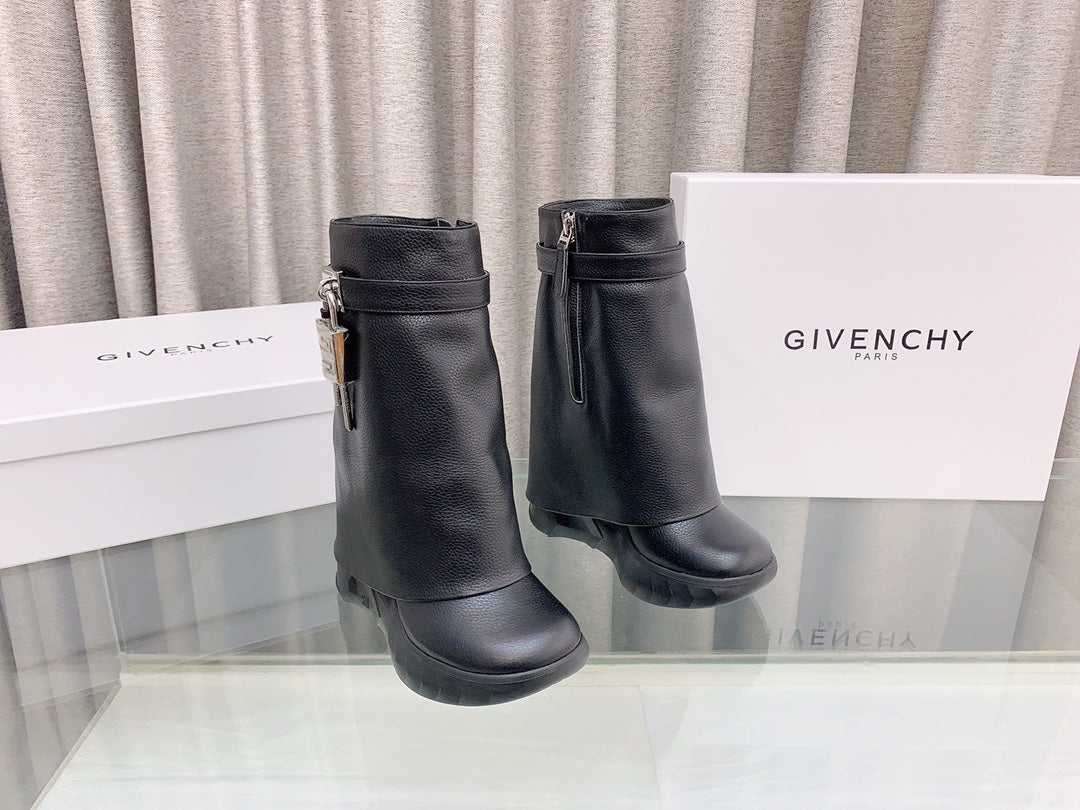 GIVENCHY