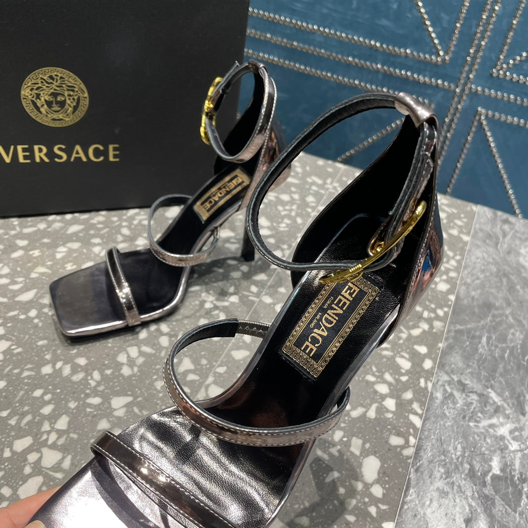 VERSACE