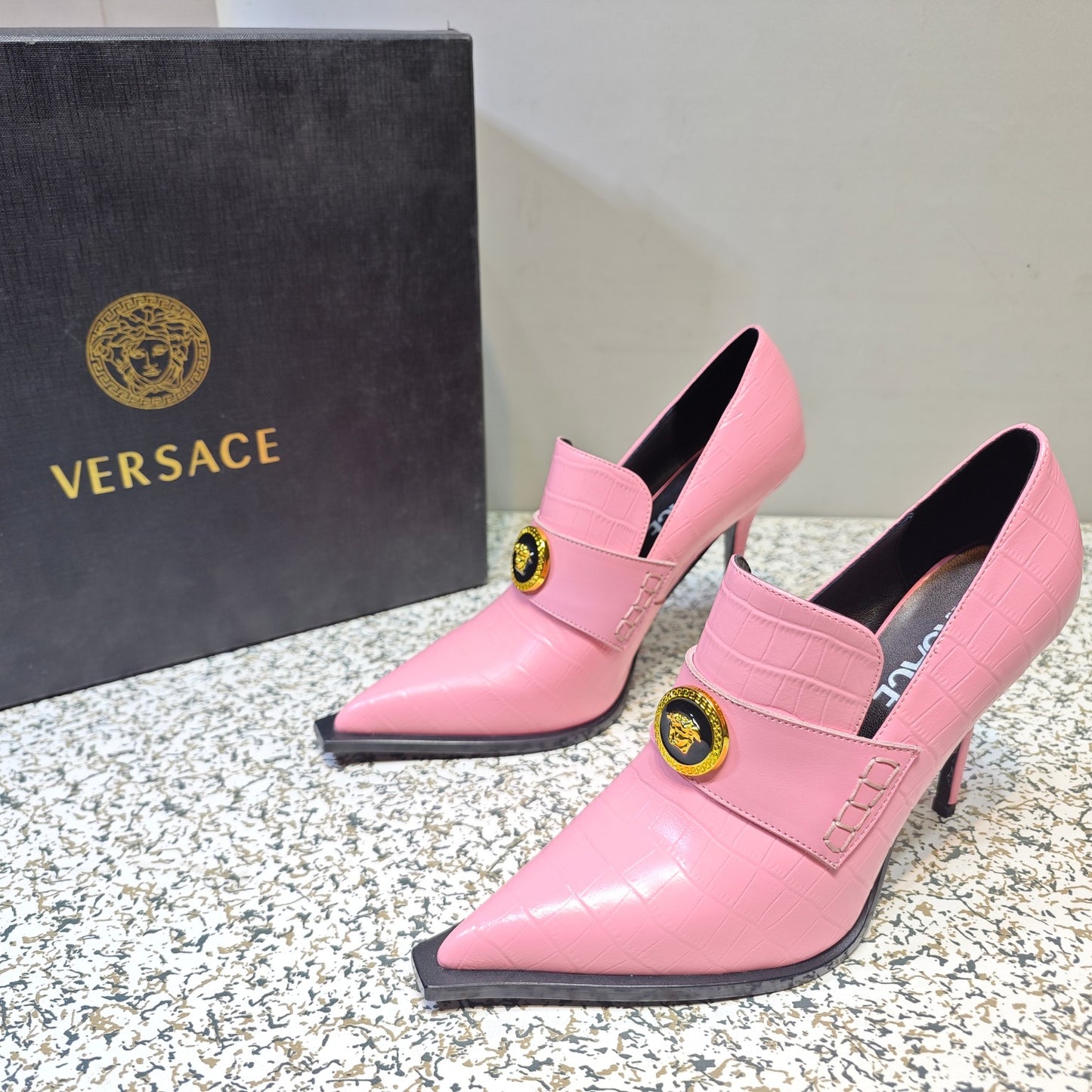 VERSACE